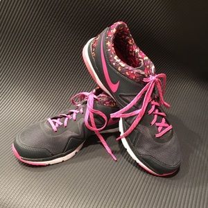 Nike women’s sneakers